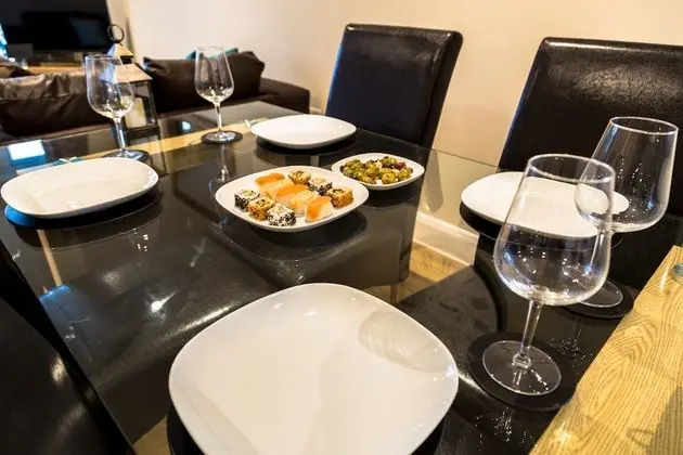Heathrow Living Serviced Apartments by Ferndale - Yerinde Yemek
