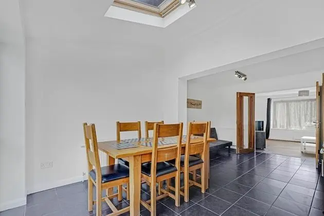 Heathrow Living St Annes Svcs Hse 5 BDRM - Yerinde Yemek
