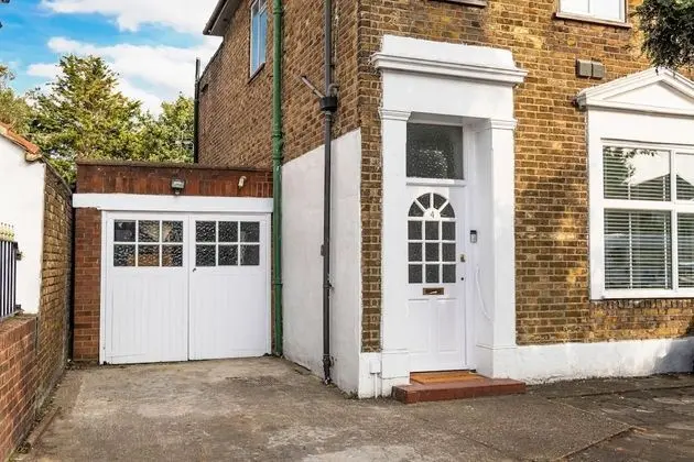 Heathrow Living Stanwell Serviced House