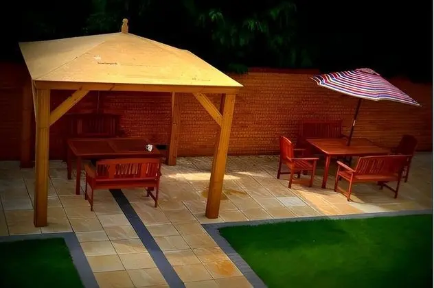 Heathrow Travellers Hub B & B - Dış Mekanlar