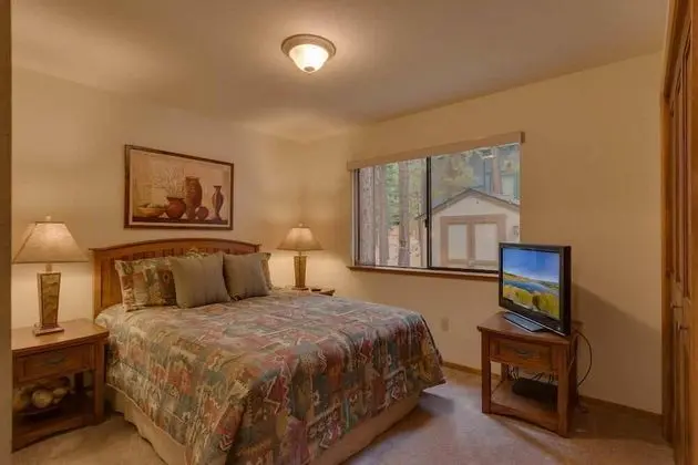 Heavenly Pines Close to the Lake - Oda