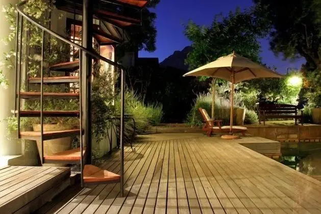 Hedge House - Dış Mekan