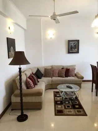 Hedges Court Plus 2 Bed Apartment - Lobi