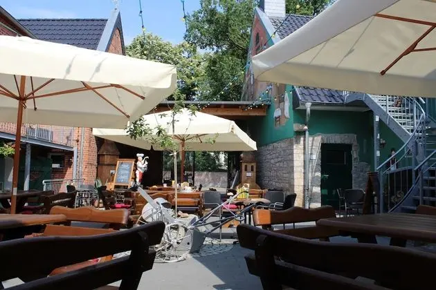 Heinrich's Pension mit Café-Witschaft - Yerinde Yemek