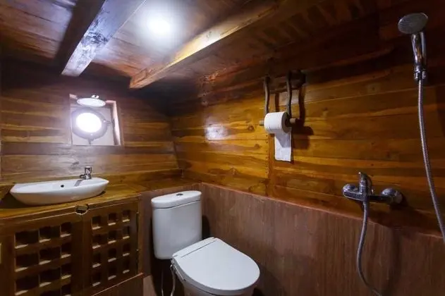 Helena Liveaboard - Banyo Tipleri