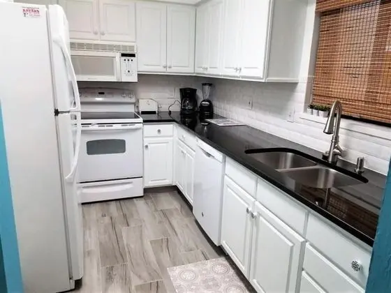 Helene s Santa Maria Harbour Condo - Oda