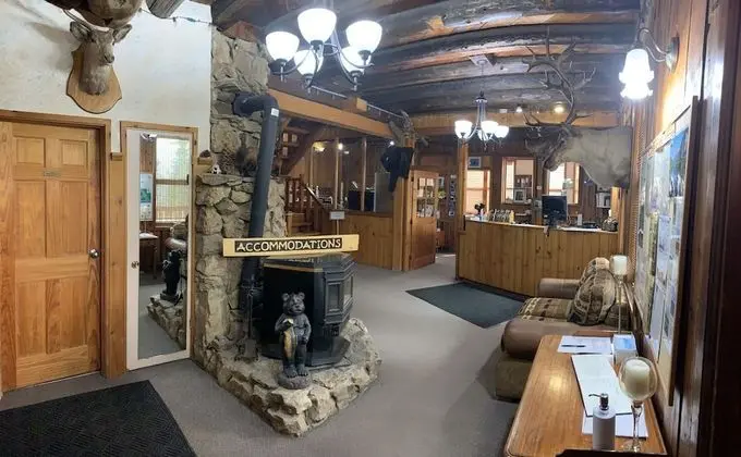 Helmcken Falls Lodge - Lobi