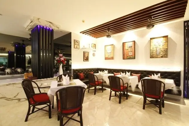 Hemingway's Silk Hotel - Yeme / İçme