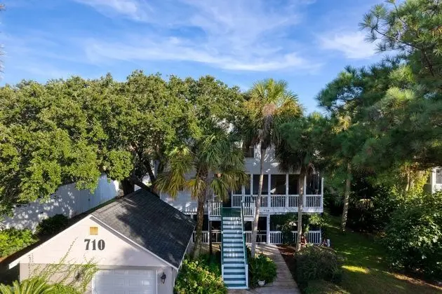 Hemlock by Avantstay Minutes From Folly Beach w/ Multiple Patios - Dış Mekan
