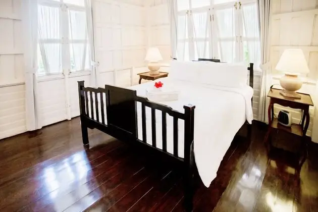 The Hen Hua Hin Private Beach Villa - Oda