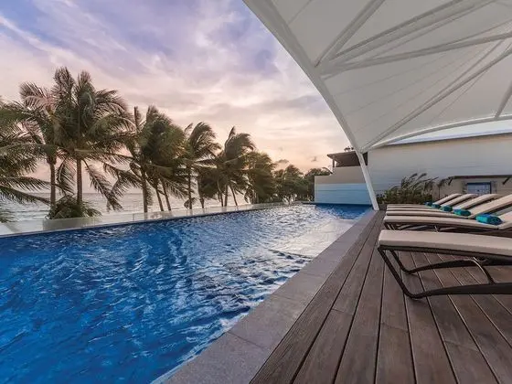 Henann Palm Beach Resort - Havuz
