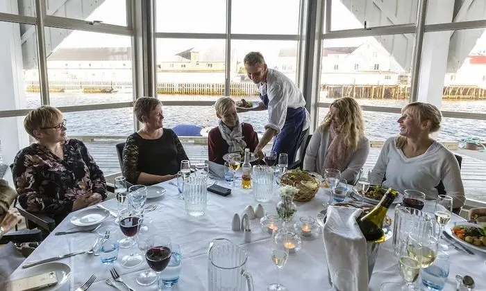 Henningsvær Bryggehotell - Yerinde Yemek