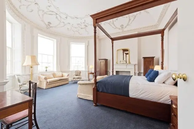 Henrietta Suites City Centre