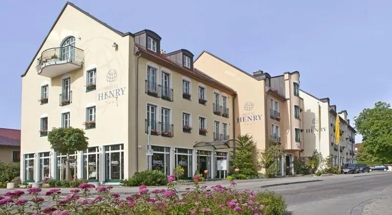 Hotel Henry