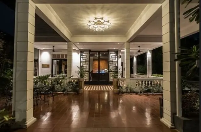 The Henry Hotel Manila - Lobi