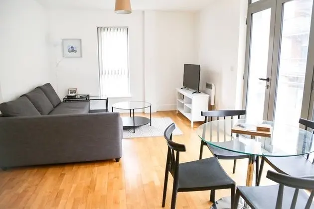 Henry Street - Apt 20 - Öne Çıkan Resim