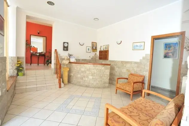 Hera Hotel - Lobi