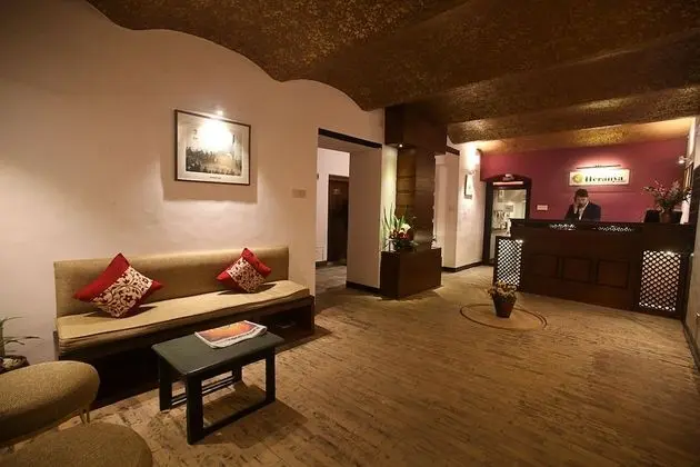 Hotel Heranya - Lobi