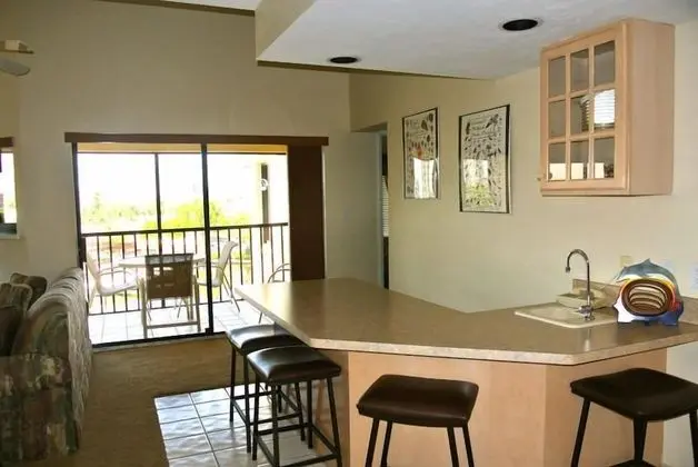 Herb's Santa Maria Harbour Resort Condo - Mutfak
