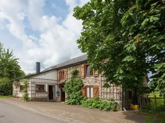 Heritage Holiday Home in Roumont With Private Garden - Dış Mekan