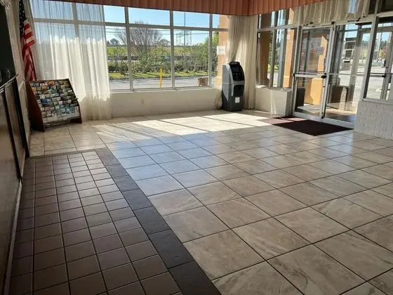 Heritage Inn and Suites - Lobi