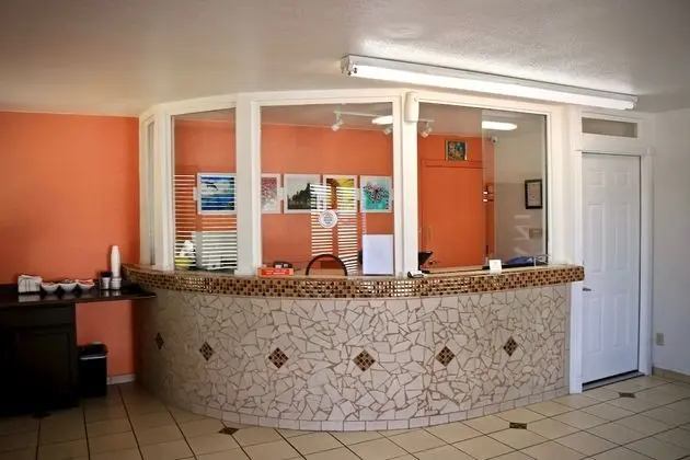 Heritage Inn & Suites - Lobi