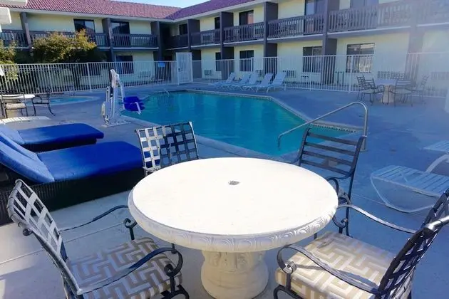 Heritage Inn & Suites Ridgecrest-China Lake - Havuz