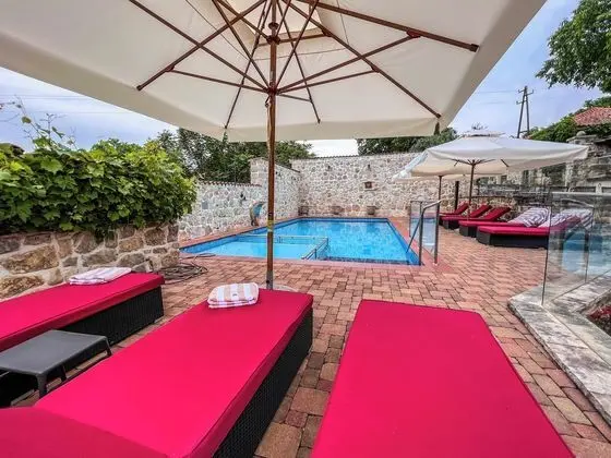 Heritage Hotel Raznjevica Dvori - Havuz