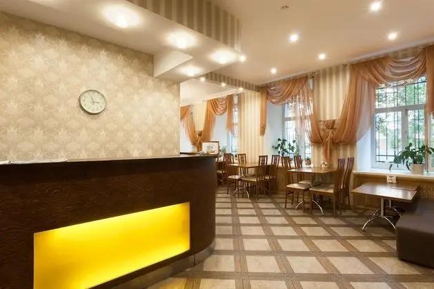By Hermitage House - Lobi