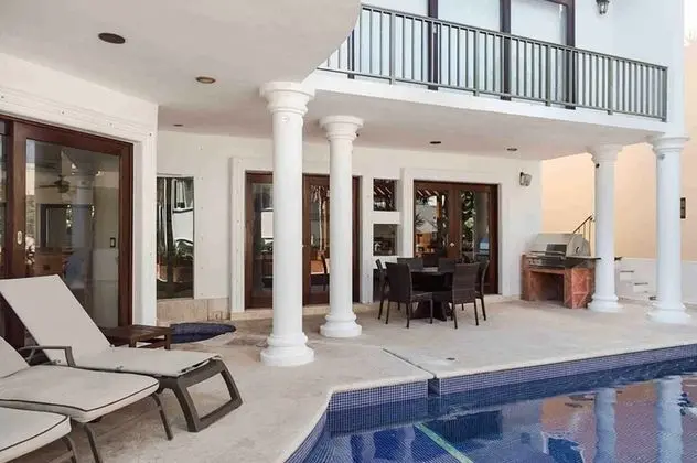 Hermosa Mayette Villa by ChezPlaya - Havuz
