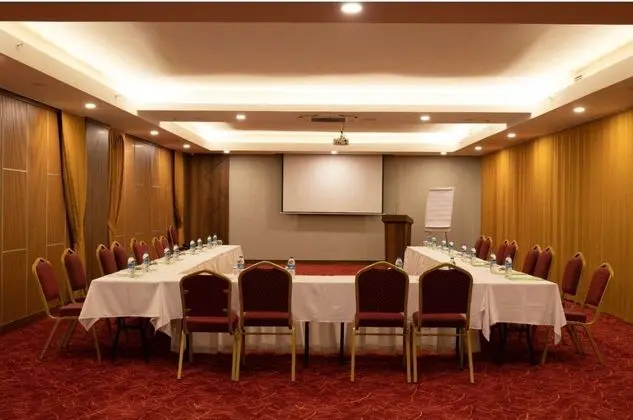 Hero's Hotel - Lobi