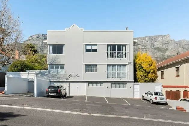 Herzlia Court 9