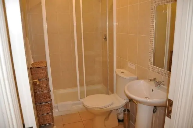 Heyward Mews Holiday Homes Sleeps 6 - Banyo Tipleri