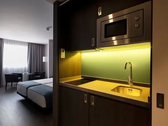 HG City Suites Barcelona - Mutfak