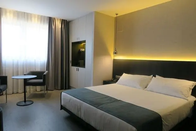 HG City Suites Barcelona - Oda