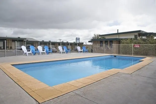 Hi-Way Eight Motor Inn