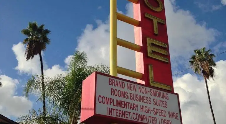 Hi-Way Host Motel
