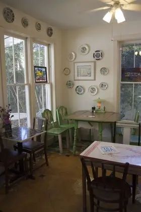 Hibiscus Coffee & Guesthouse - Yerinde Yemek