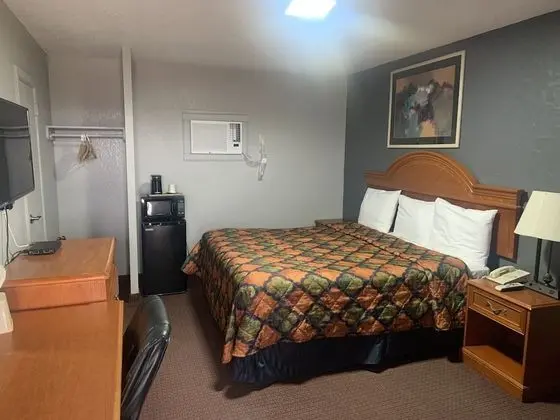 Hickman's Motel - 1