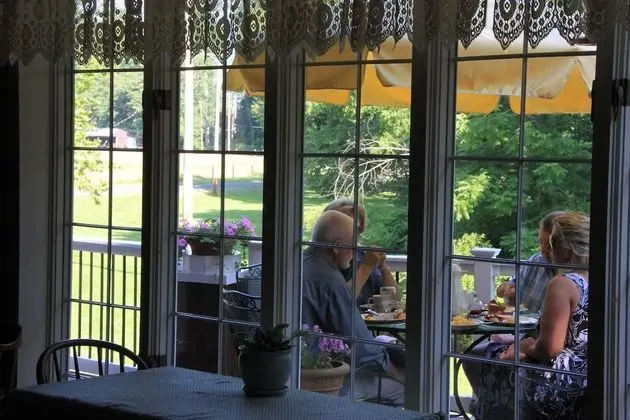 Hickory Bridge Farm Restaurant - Lobi