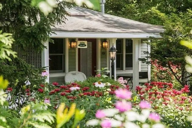 Hidden Garden Cottages Bed & Breakfast