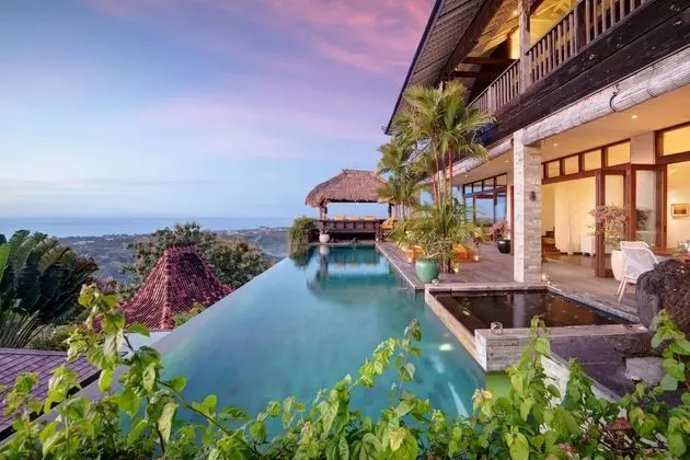 HIDDEN HILLS VILLAS