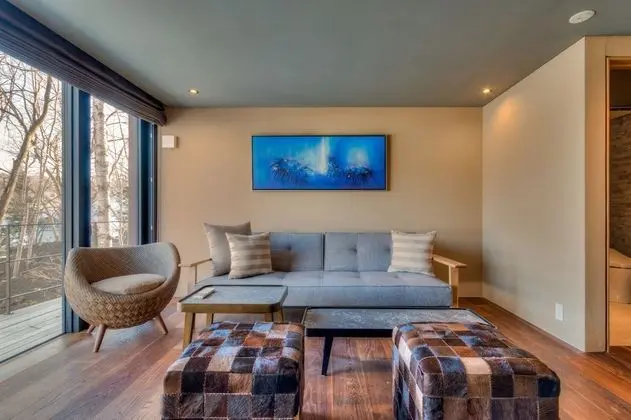 Hideaway on Escarpment by H2 Life - Öne Çıkan Resim