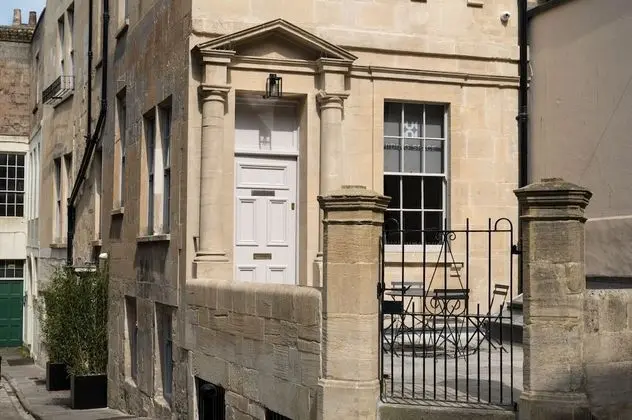 Hiding Space - Trim Street Apartments - Lobi