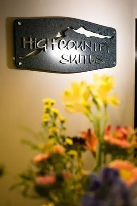High Country Suites - Lobi