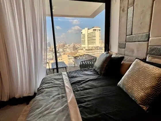 High End & City View by FeelHome