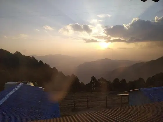 High Ground Inn and Rooftop Restaurant - Havuz
