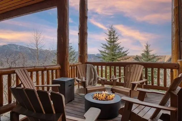 High Meadow by Avantstay Alpine Views w/ Indoor Pool, Hot Tub & Open Floor Plan