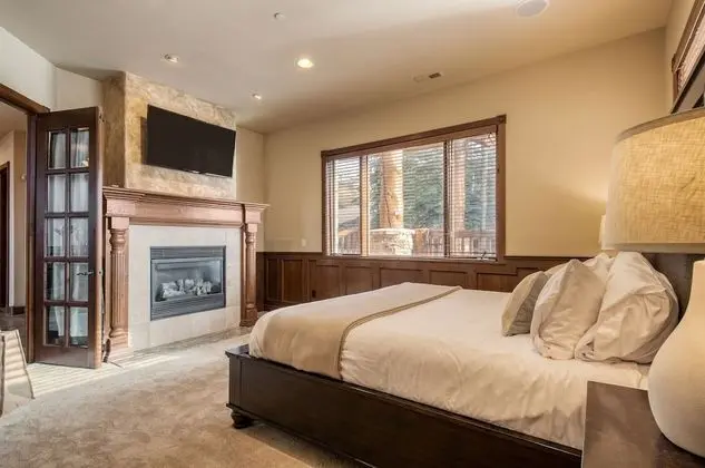 High Meadow by Avantstay Alpine Views w/ Indoor Pool, Hot Tub & Open Floor Plan - İç Mekan