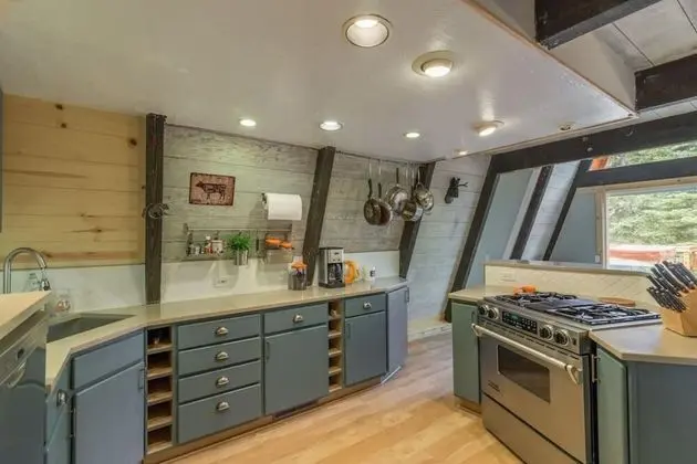 High Pines Hideaway by Avantstay Newly Remodeled in Tahoe Donner With Hot Tub! - İç Mekan
